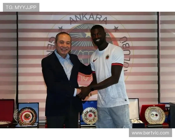 米兰老板自豪宣布获得意大利国籍源于家族深厚的意大利血统